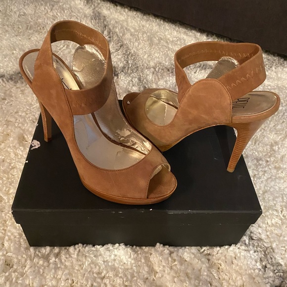 Tan Pelle Moda heels with ankle strp - Picture 6 of 11